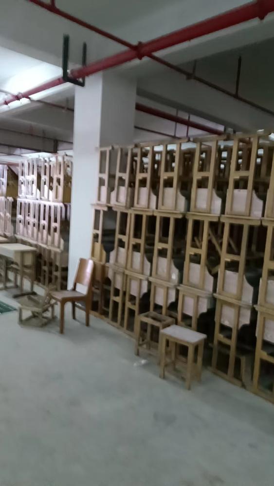 衢州市实验学校一批木质课桌凳转让